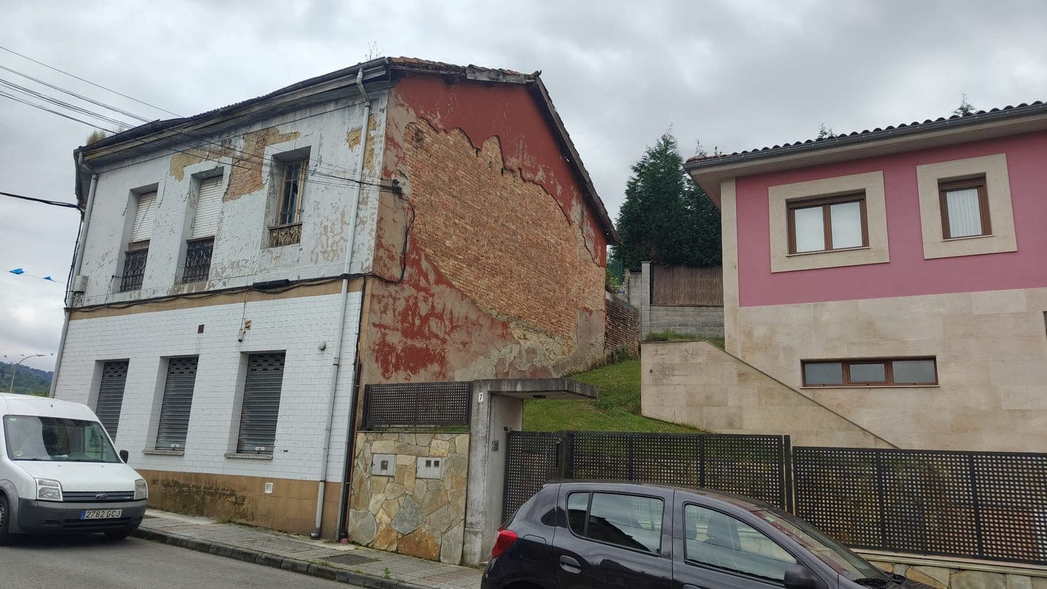 Byhus til salg i Langreo med garage - € 35.000 (Ref: 9072985)