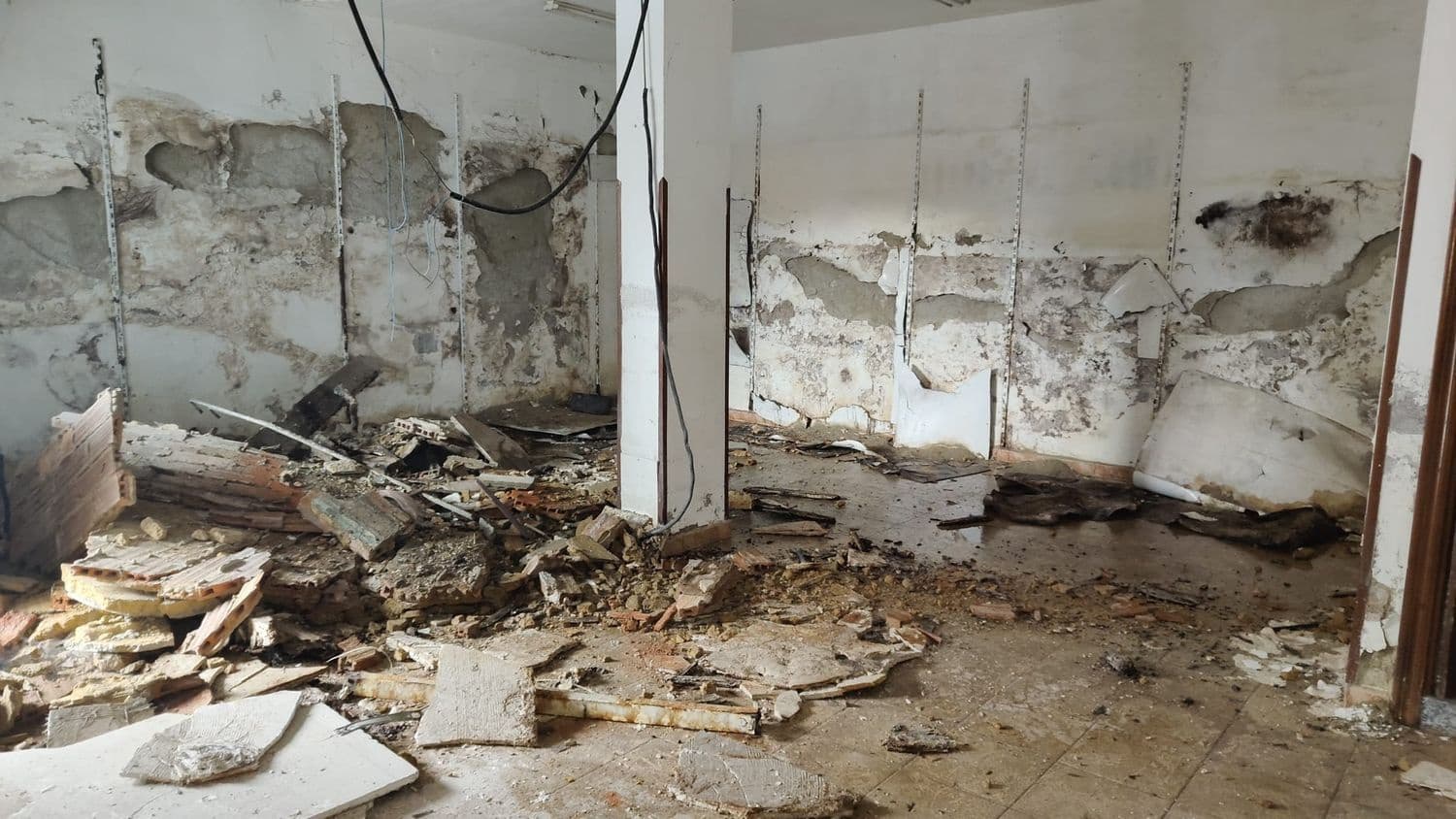 Byhus til salg i Langreo med garage - € 35.000 (Ref: 9072985)