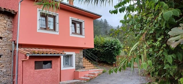 5 quarto Casa em Banda para venda em Colunga com garagem - 263 000 € (Ref: 9074672)