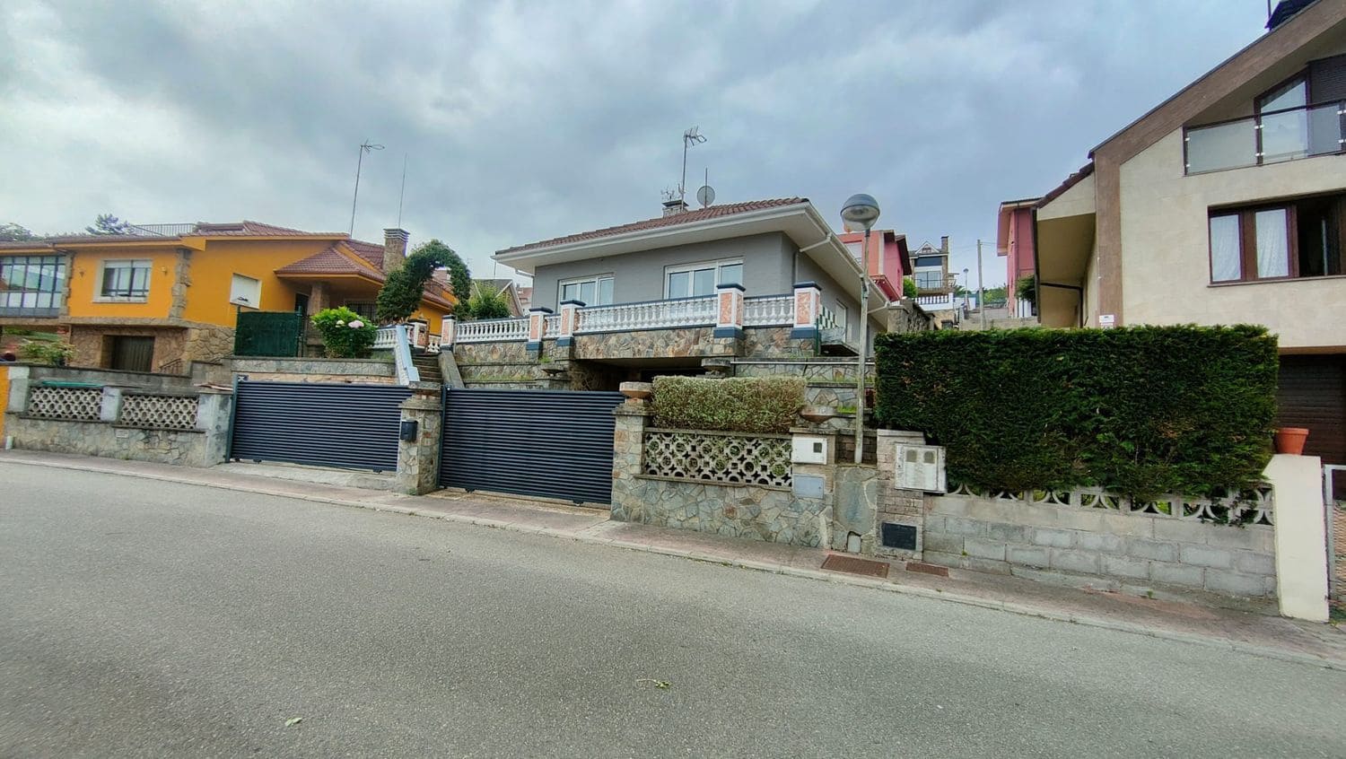 5 soveværelse Villa til salg i Carreno med swimmingpool garage - € 349.000 (Ref: 9100307)