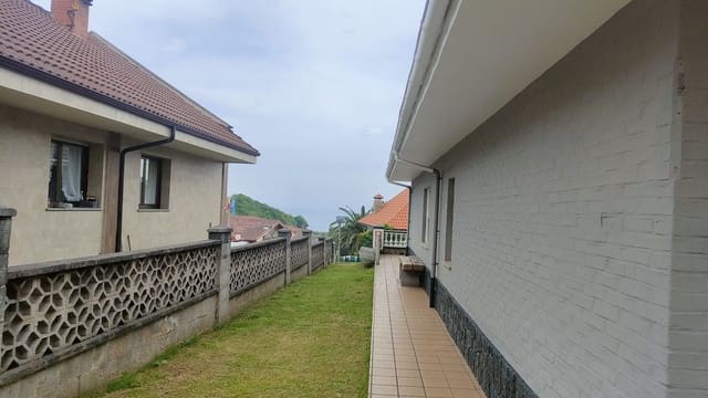 5 slaapkamer Villa te koop in Carreño met zwembad garage - € 349.000 (Ref: 9100307)