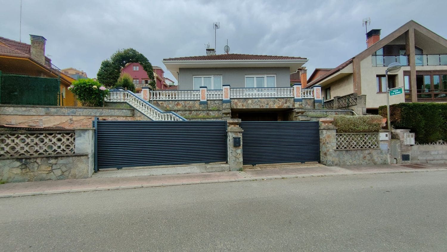 5 soveværelse Villa til salg i Carreno med swimmingpool garage - € 349.000 (Ref: 9100307)