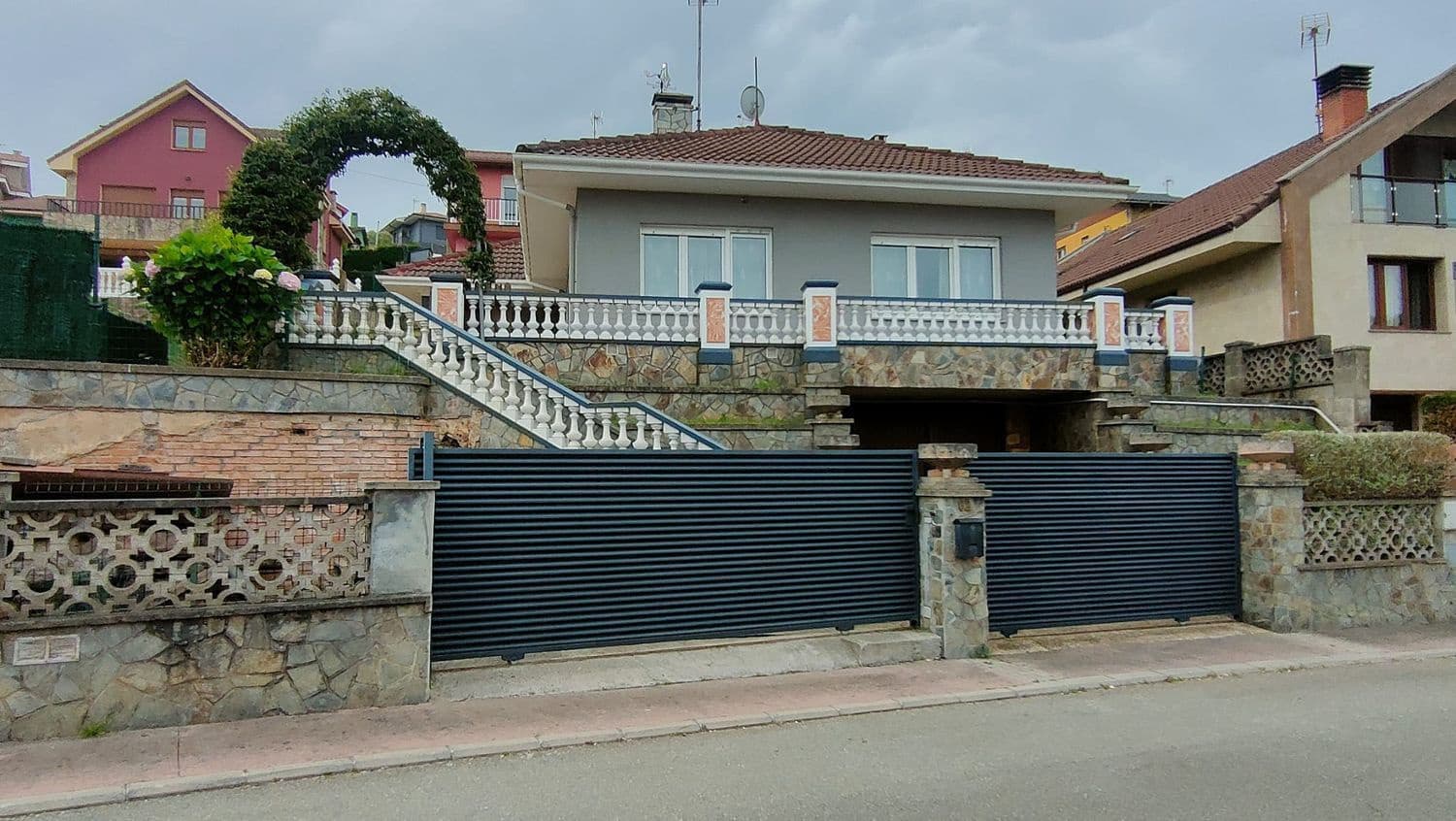 5 soveværelse Villa til salg i Carreno med swimmingpool garage - € 349.000 (Ref: 9100307)