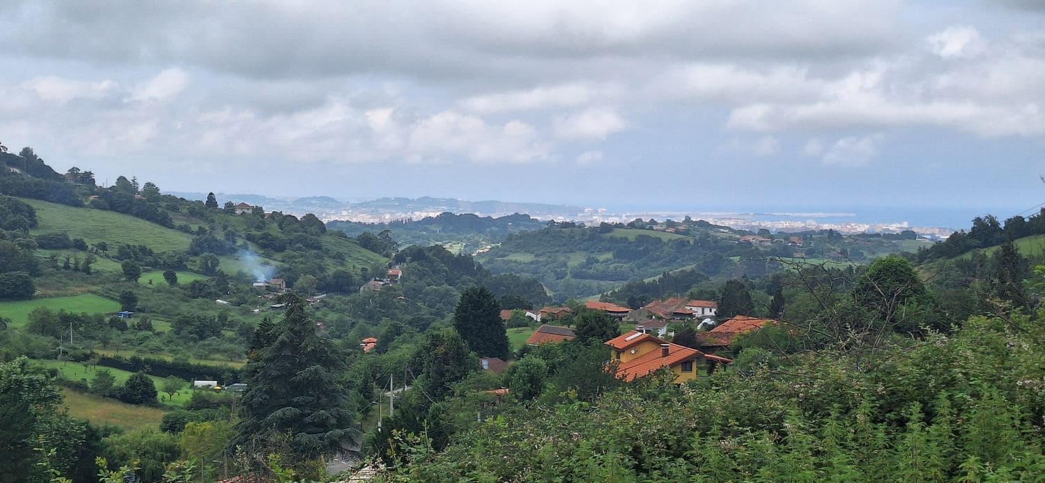 Grunde uden byggetilladelser til salg i Gijon - € 78.000 (Ref: 9102646)