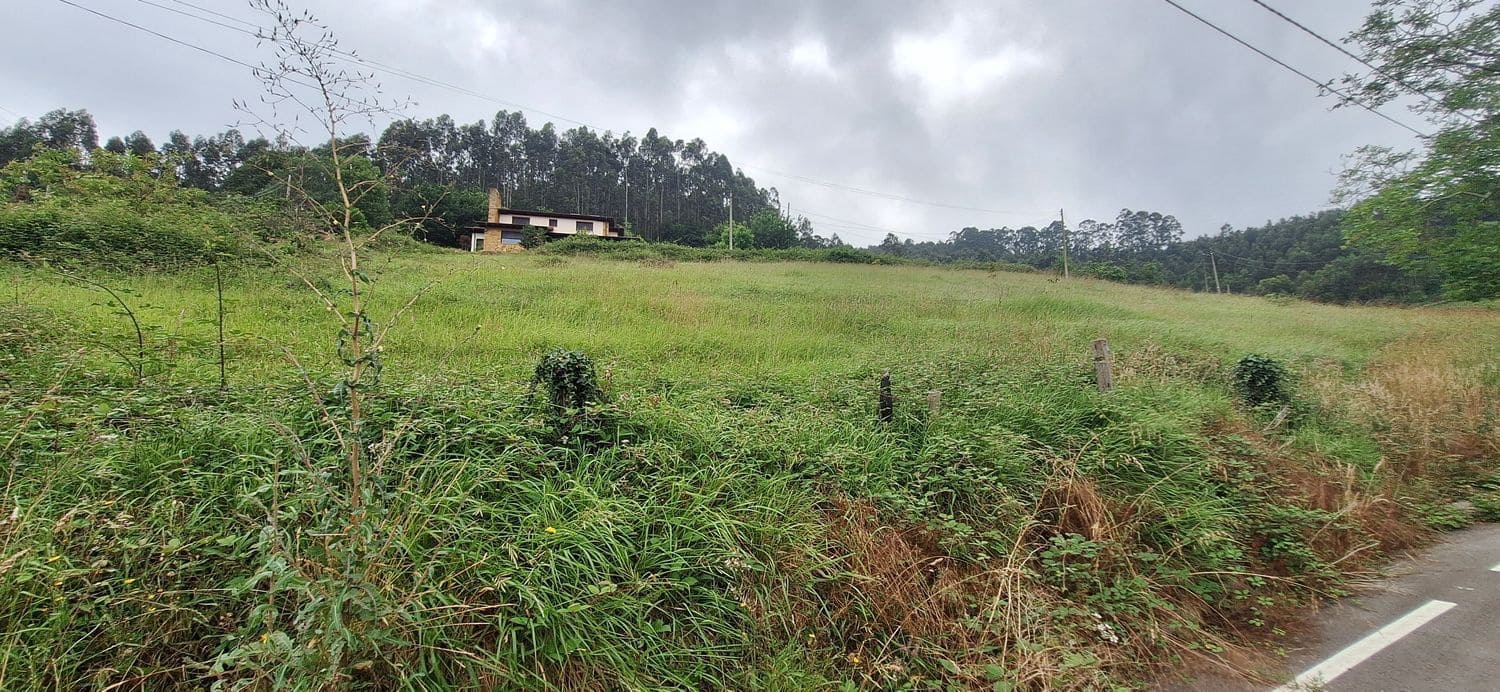 Grunde uden byggetilladelser til salg i Gijon - € 78.000 (Ref: 9102646)