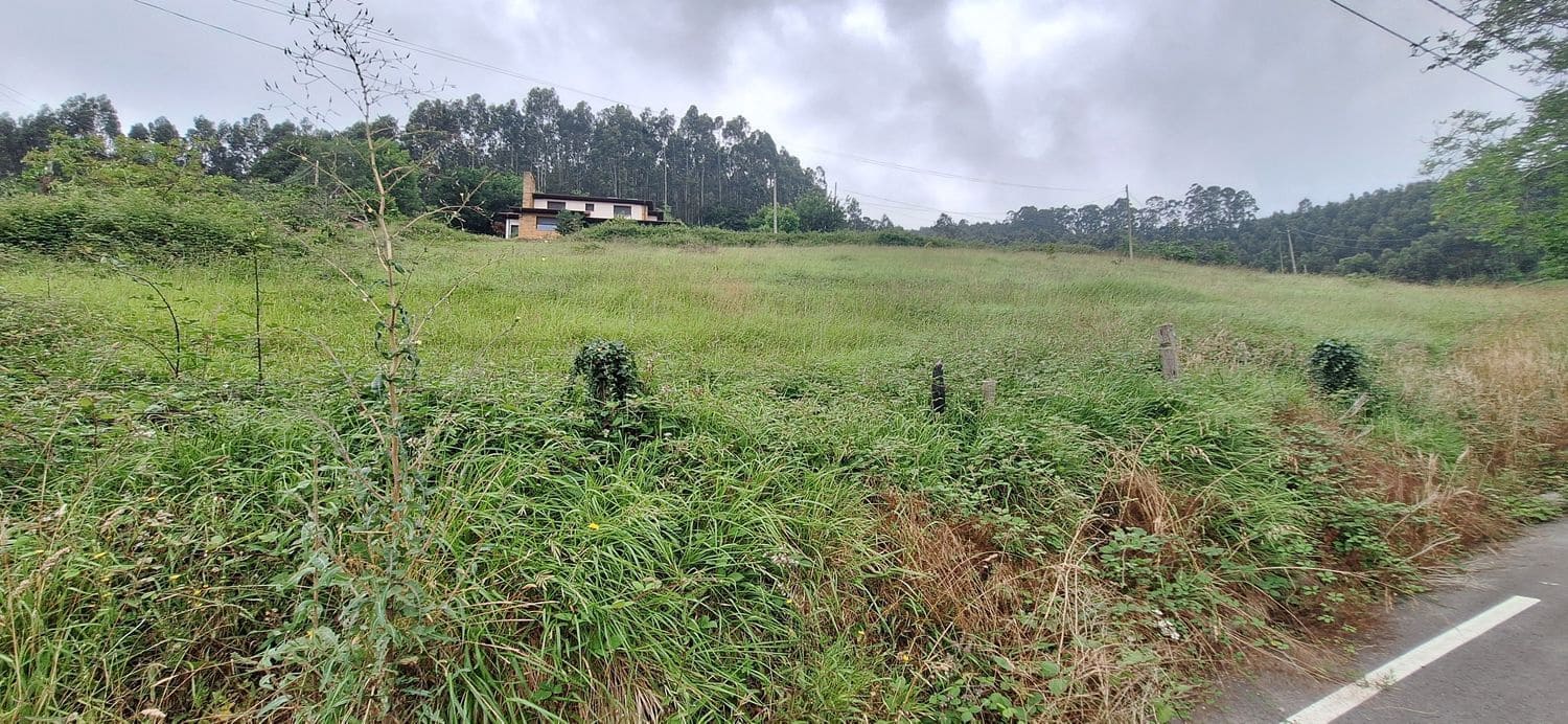 Grunde uden byggetilladelser til salg i Gijon - € 78.000 (Ref: 9102646)