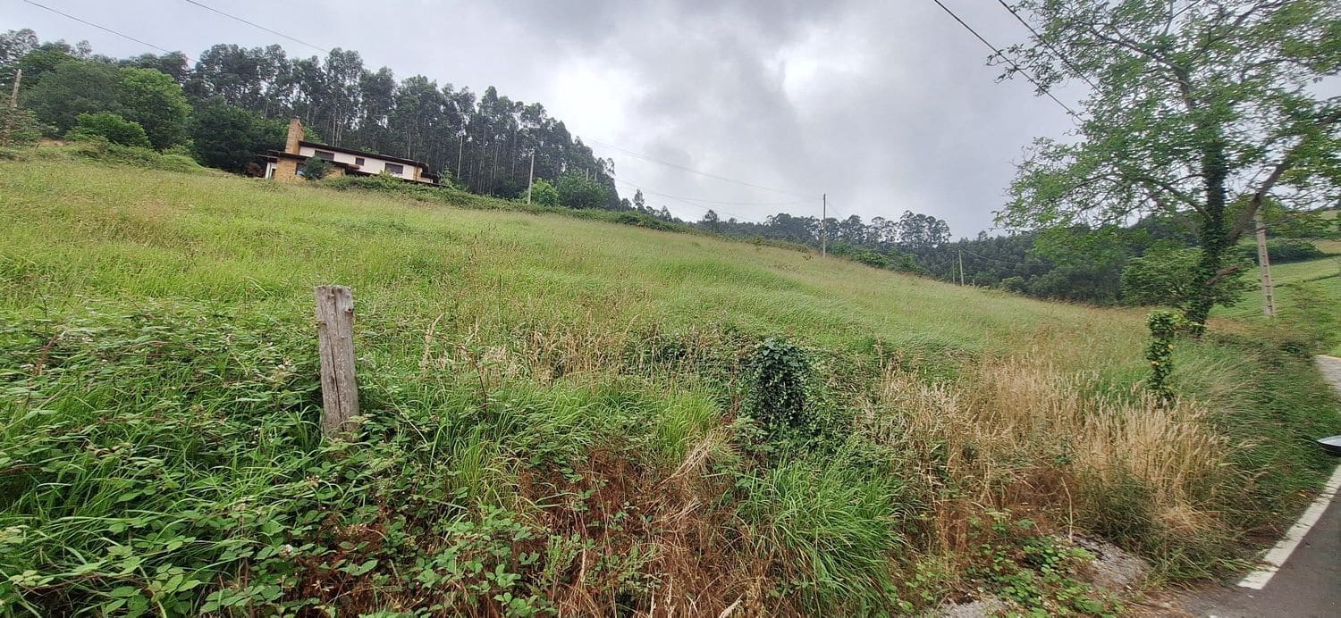 Grunde uden byggetilladelser til salg i Gijon - € 78.000 (Ref: 9102646)