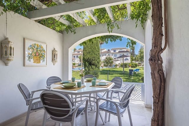 4 soveværelse Byhus til salg i Atalaya-Isdabe, Estepona med swimmingpool garage - € 439.000 (Ref: 9111806)