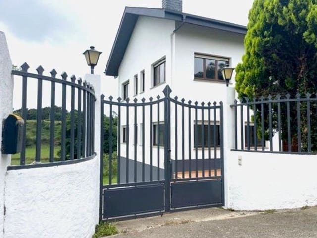 6 soveværelse Villa til salg i Tapia de Casariego med garage - € 392.000 (Ref: 9115700)