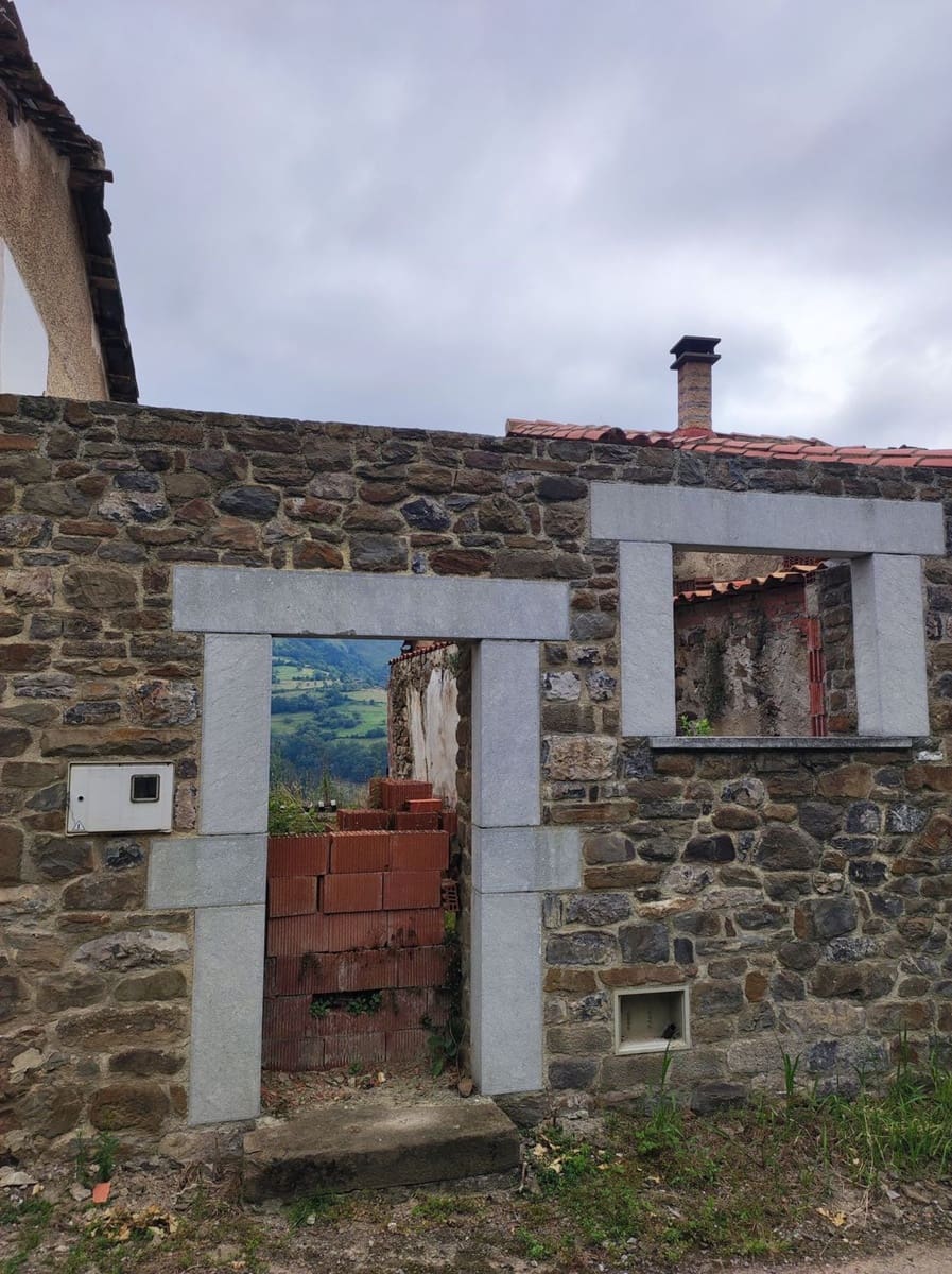 3 soveværelse Finca/Landehus til salg i Parres med garage - € 52.000 (Ref: 9118454)