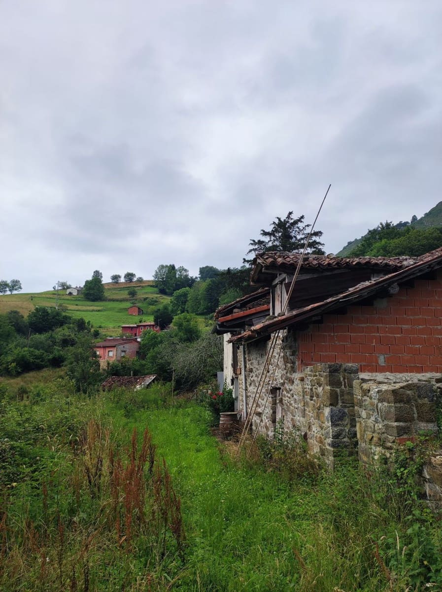 3 soveværelse Finca/Landehus til salg i Parres med garage - € 52.000 (Ref: 9118454)