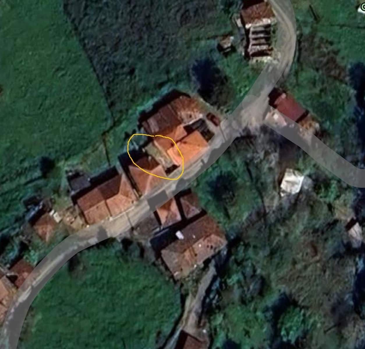 3 soveværelse Finca/Landehus til salg i Parres med garage - € 52.000 (Ref: 9118454)