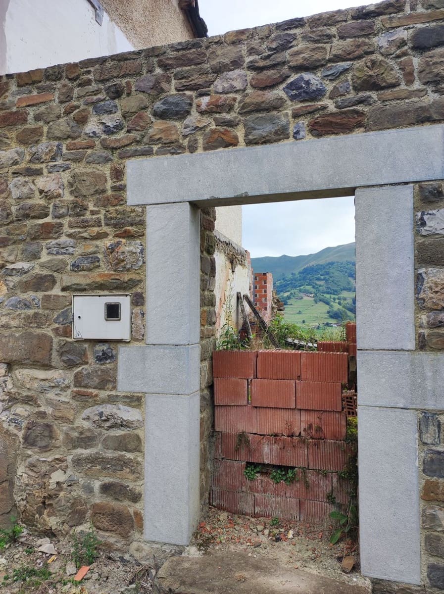 3 soveværelse Finca/Landehus til salg i Parres med garage - € 52.000 (Ref: 9118454)