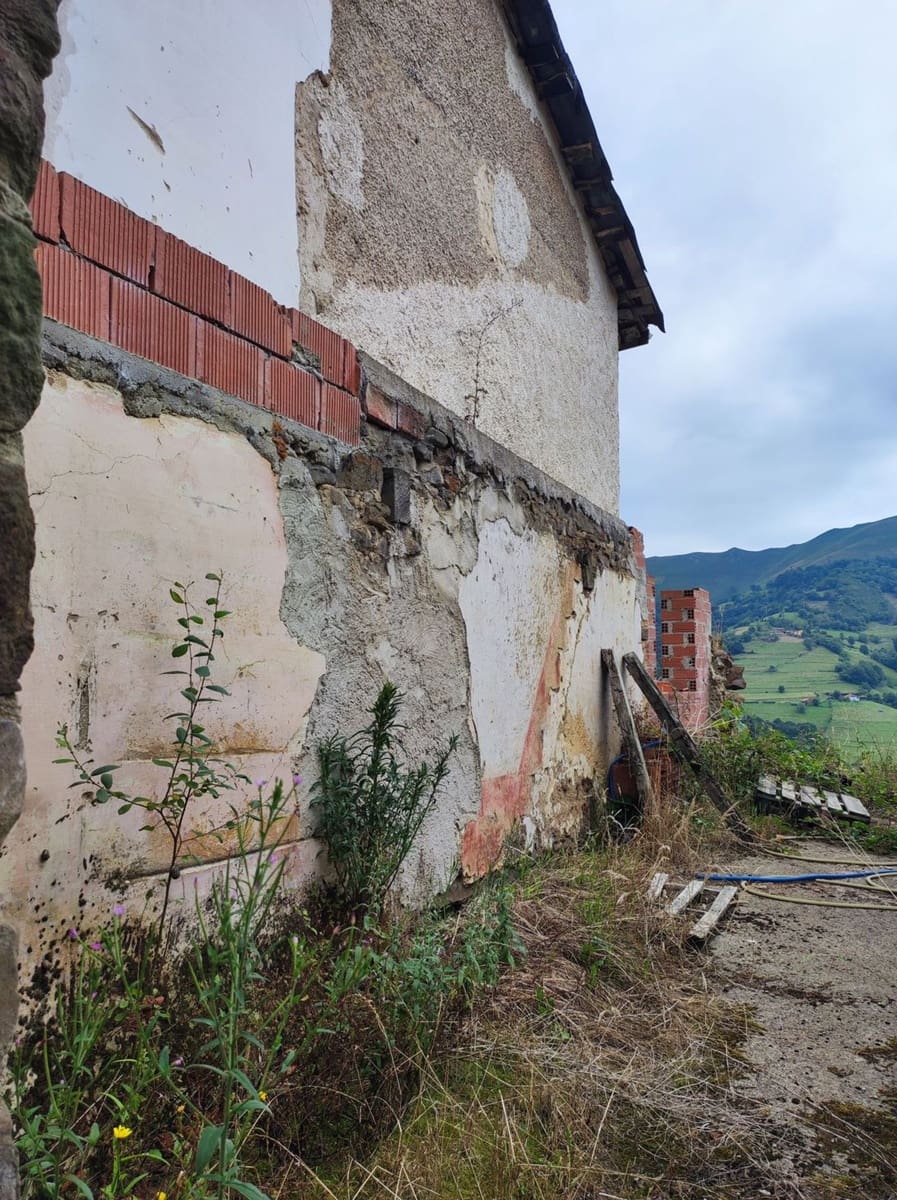 3 soveværelse Finca/Landehus til salg i Parres med garage - € 52.000 (Ref: 9118454)