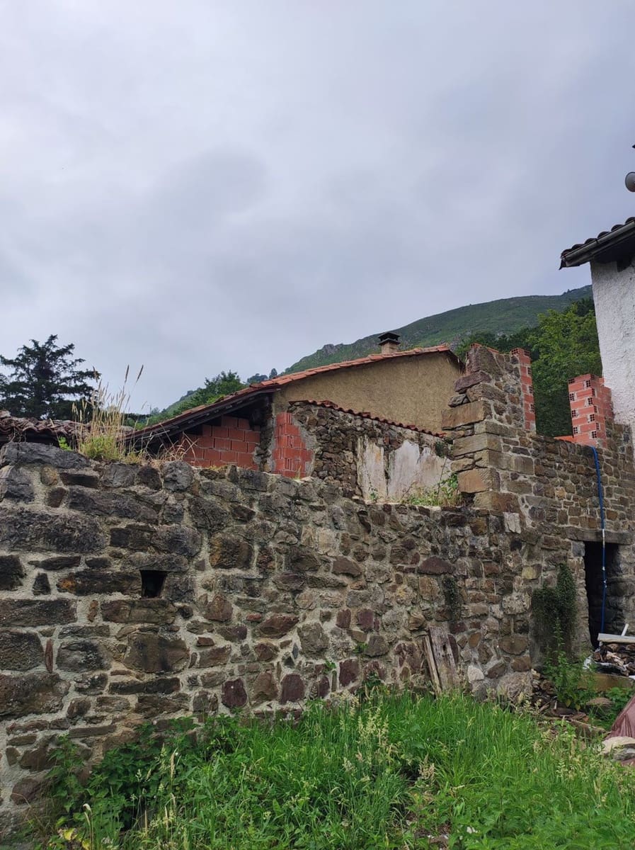 3 soveværelse Finca/Landehus til salg i Parres med garage - € 52.000 (Ref: 9118454)