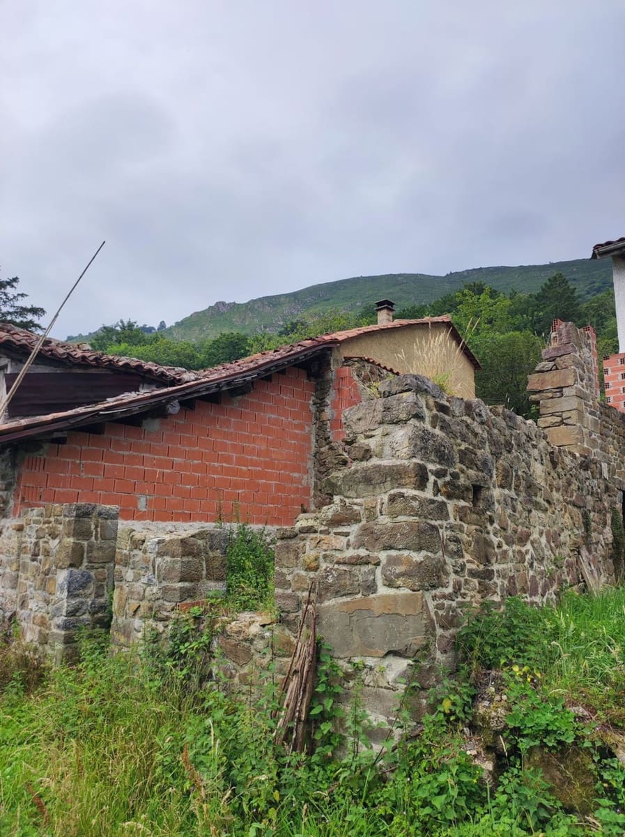 3 soveværelse Finca/Landehus til salg i Parres med garage - € 52.000 (Ref: 9118454)