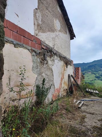 3 soveværelse Finca/Landehus til salg i Parres med garage - € 52.000 (Ref: 9118454)