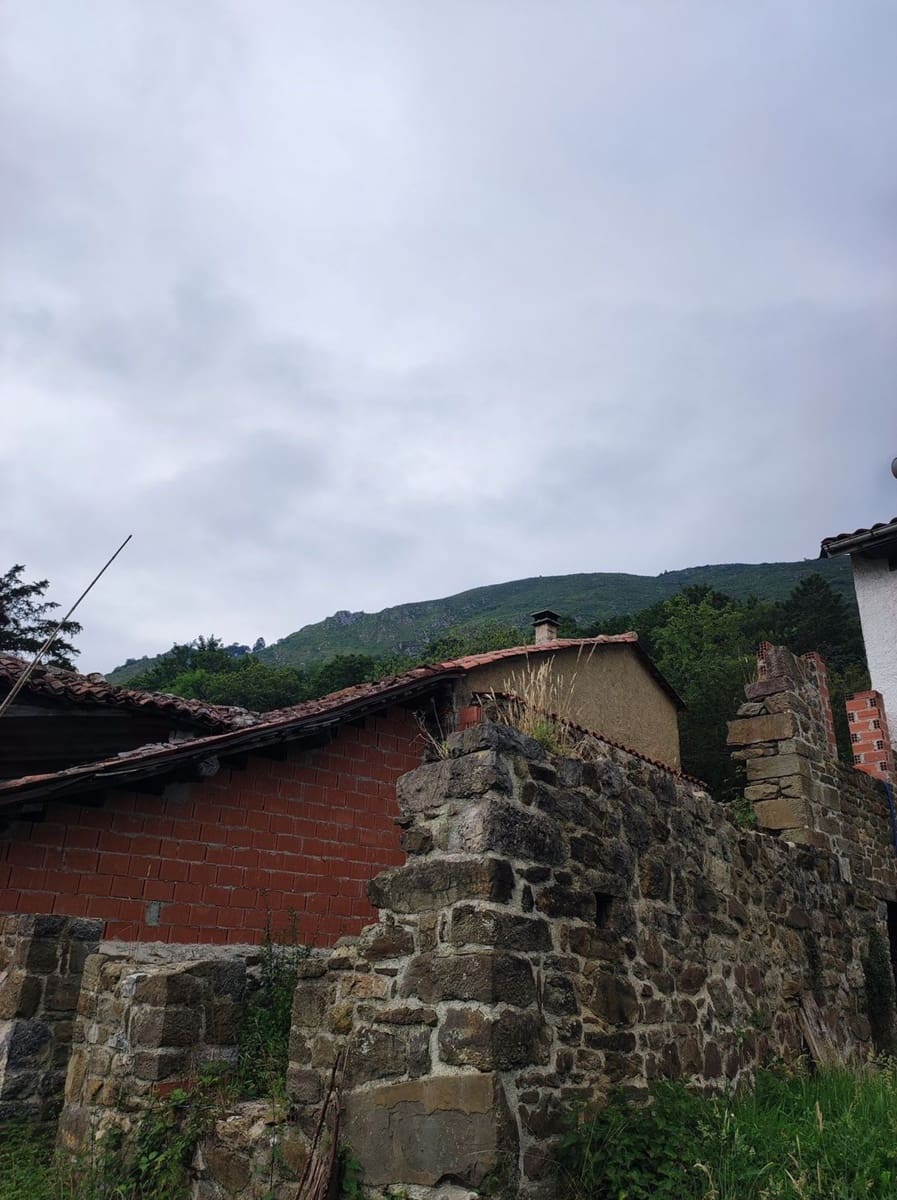 3 soveværelse Finca/Landehus til salg i Parres med garage - € 52.000 (Ref: 9118454)