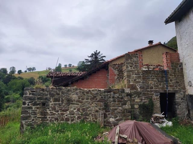 3 soveværelse Finca/Landehus til salg i Parres med garage - € 52.000 (Ref: 9118454)