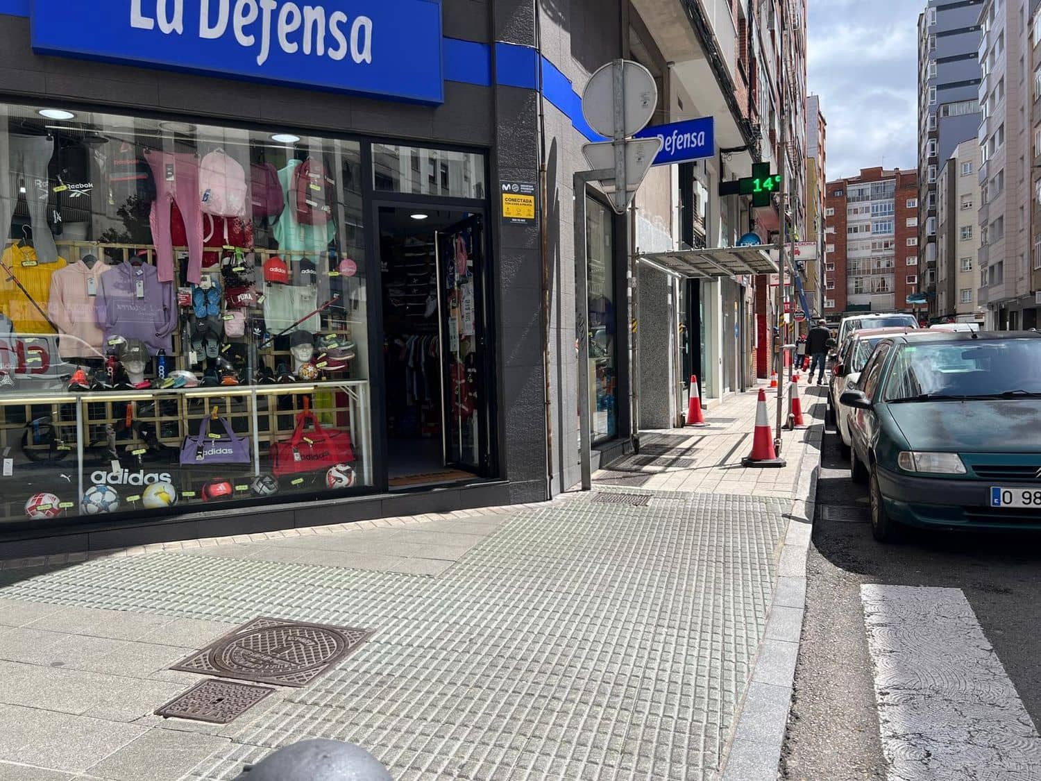 Erhverv til salg i Gijon - € 65.000 (Ref: 9118455)