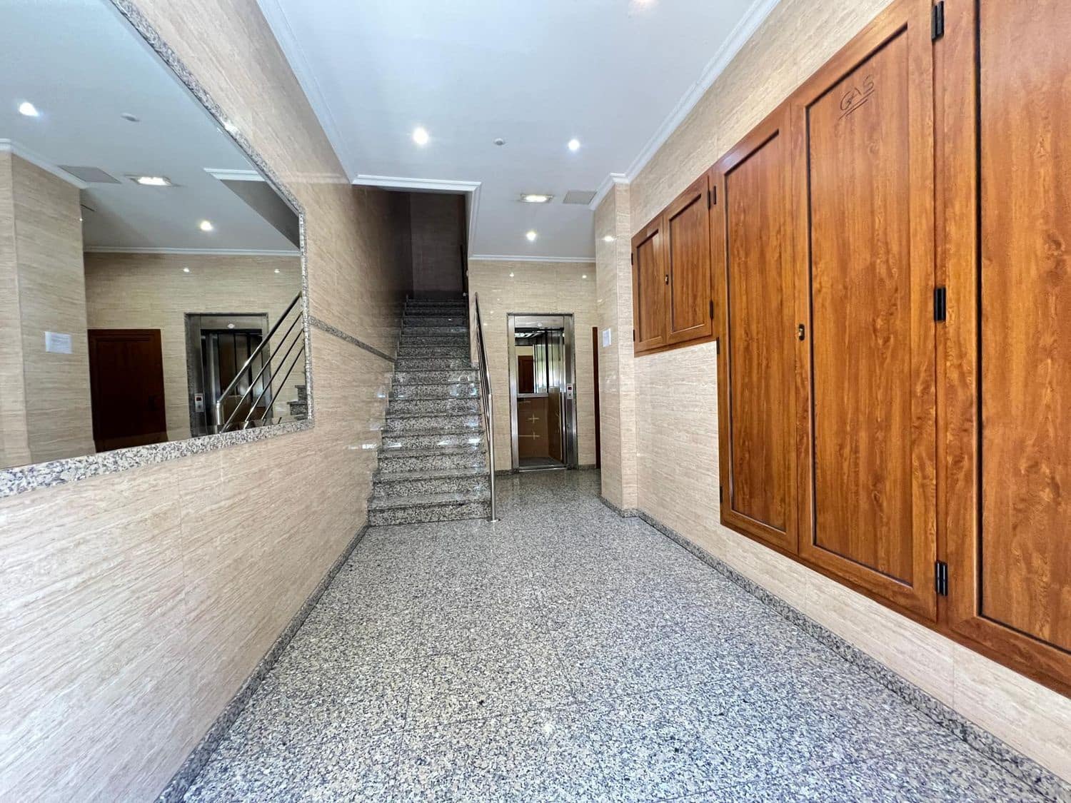 2 soveværelse Lejlighed til salg i Gijon med garage - € 159.600 (Ref: 9124560)