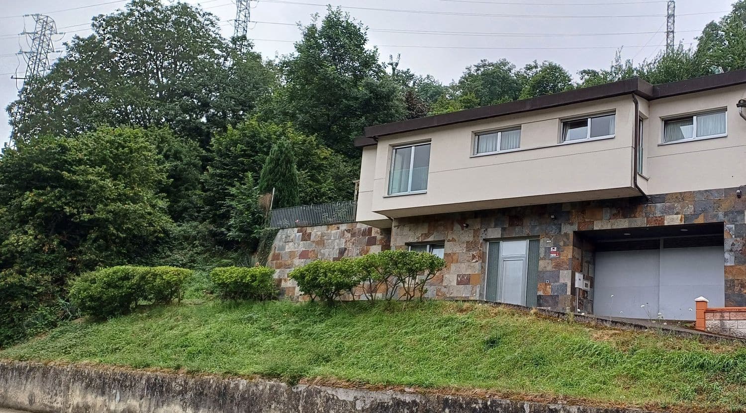 4 soveværelse Byhus til salg i San Martin del Rey Aurelio med garage - € 325.000 (Ref: 9129418)