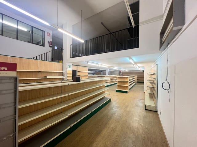 Local Commercial à louer à Avilés - 1 300 € (Ref: 9129420)