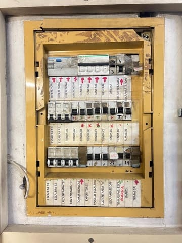 Erhverv til salg i Avilés - € 200.000 (Ref: 9129422)