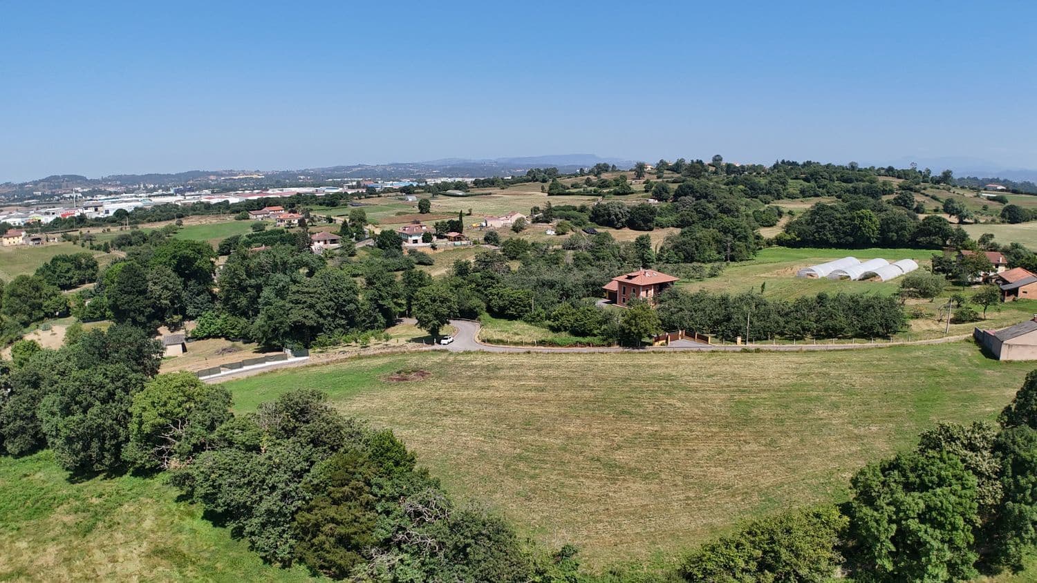 Grunde uden byggetilladelser til salg i Llanera - € 180.000 (Ref: 9132118)