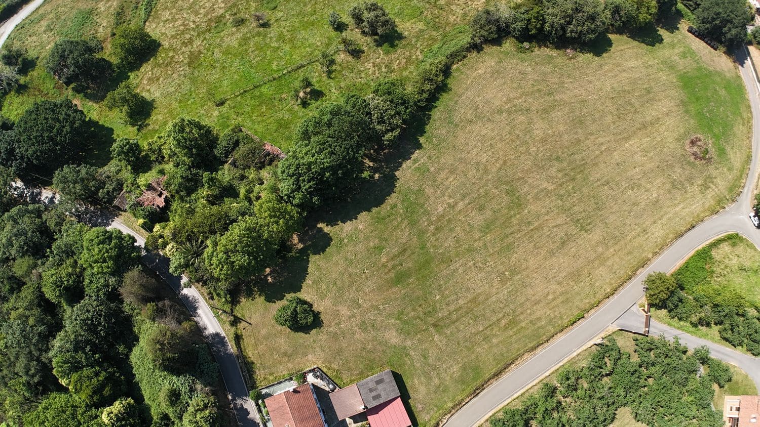 Grunde uden byggetilladelser til salg i Llanera - € 180.000 (Ref: 9132118)