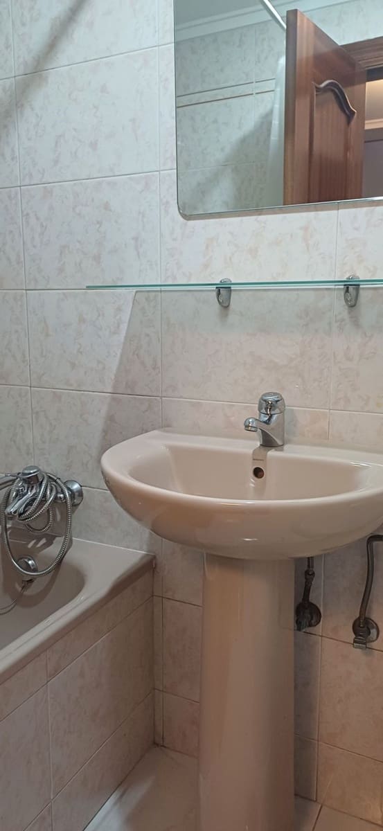 2 soverom Leilighet til salgs i Gijon med garasje - € 250 000 (Ref: 9136911)