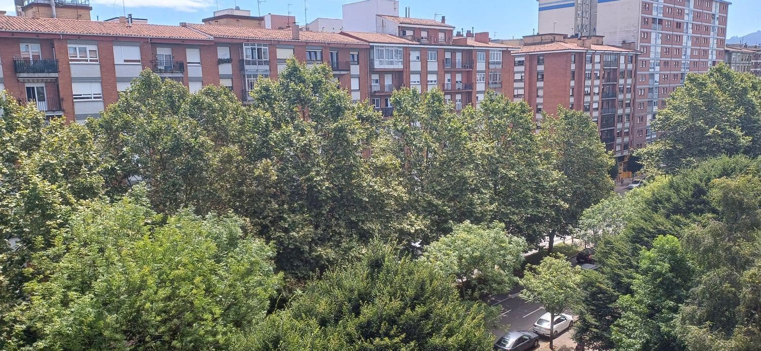 2 soverom Leilighet til salgs i Gijon med garasje - € 250 000 (Ref: 9136911)