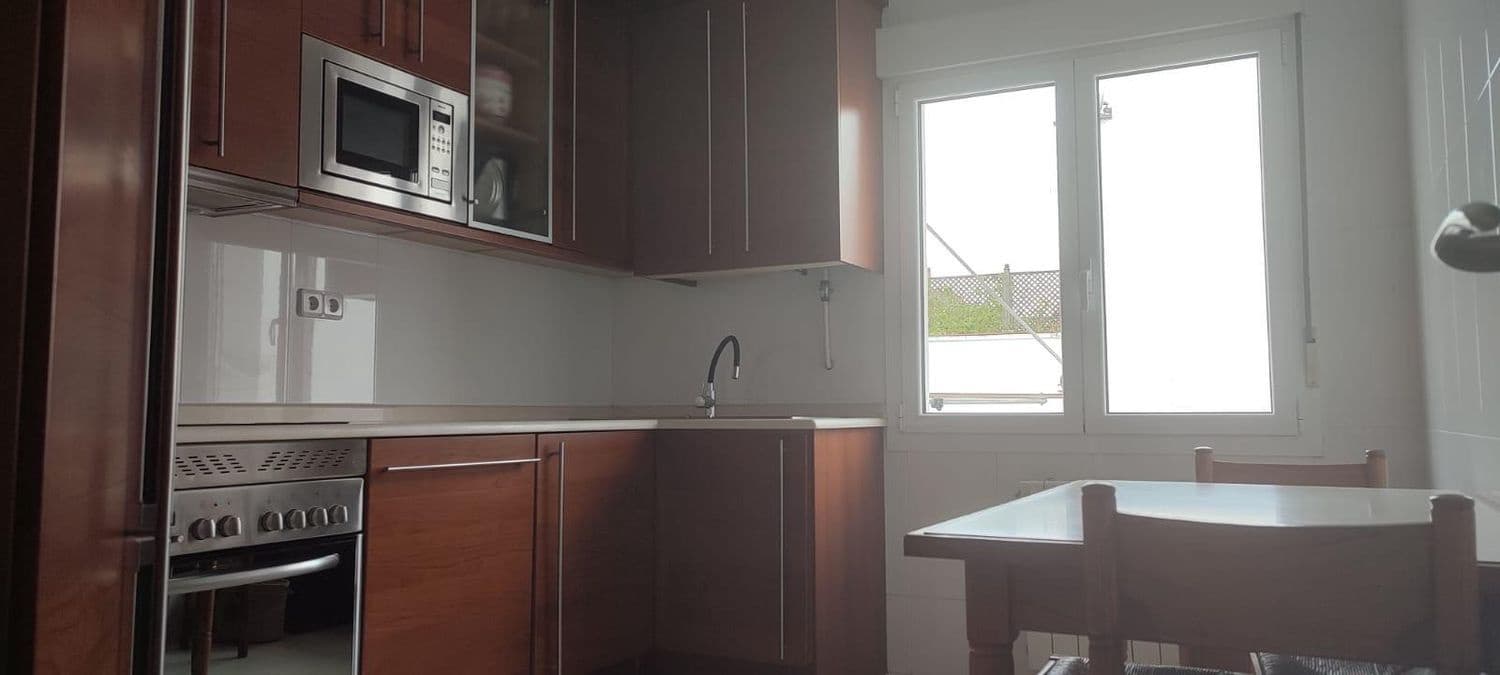 2 sovrum Lägenhet att hyra i Gijon med garage - 750 € (Ref: 9136912)