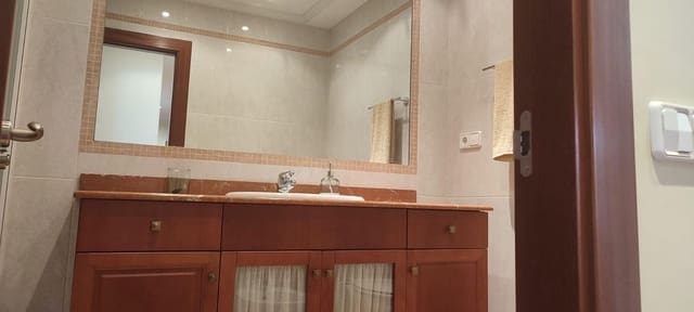 2 bedroom Apartment for rent in Centro Urbano, Gijón with garage - € 750 (Ref: 9136912)