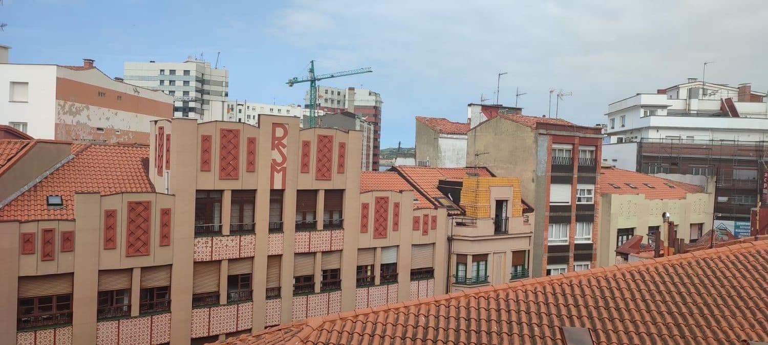 2 sovrum Lägenhet att hyra i Gijon med garage - 750 € (Ref: 9136912)