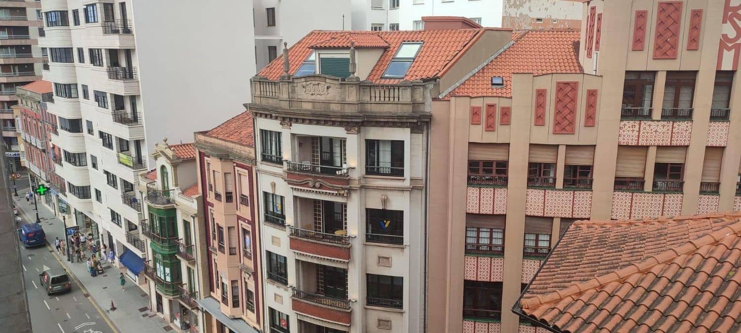 2 sovrum Lägenhet att hyra i Gijon med garage - 750 € (Ref: 9136912)
