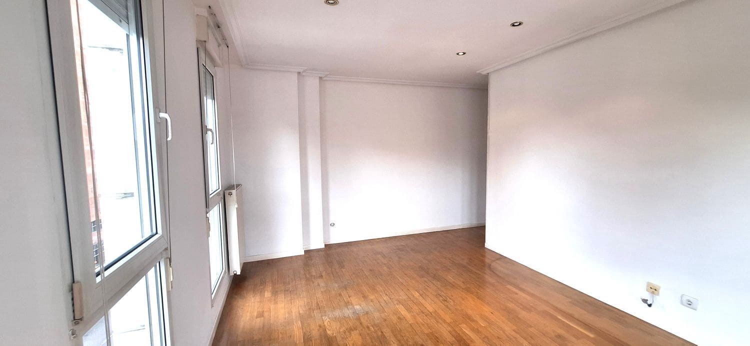 3 soveværelse Lejlighed til salg i Gijon med garage - € 248.000 (Ref: 9142528)