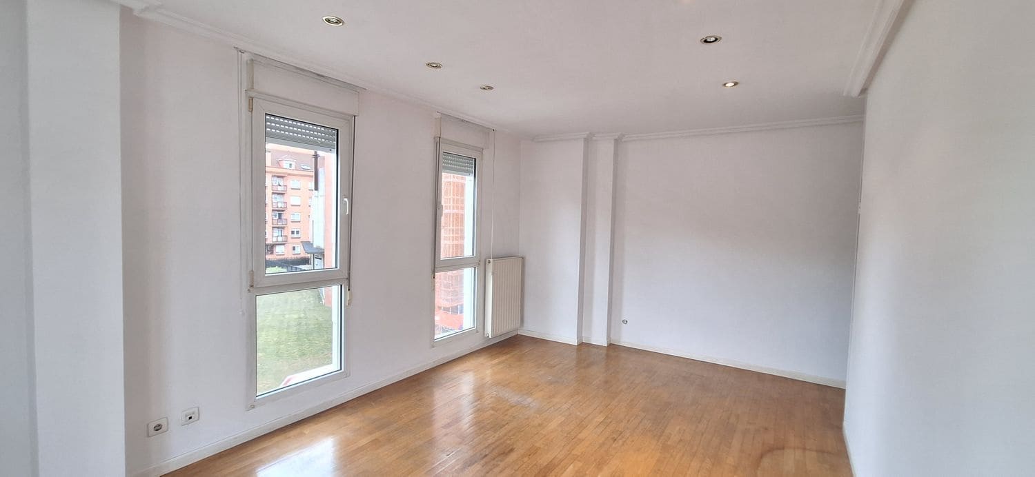 3 soveværelse Lejlighed til salg i Gijon med garage - € 248.000 (Ref: 9142528)