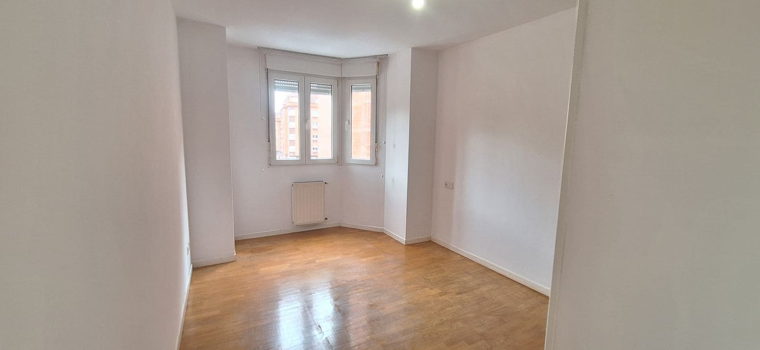 3 soveværelse Lejlighed til salg i Gijon med garage - € 248.000 (Ref: 9142528)