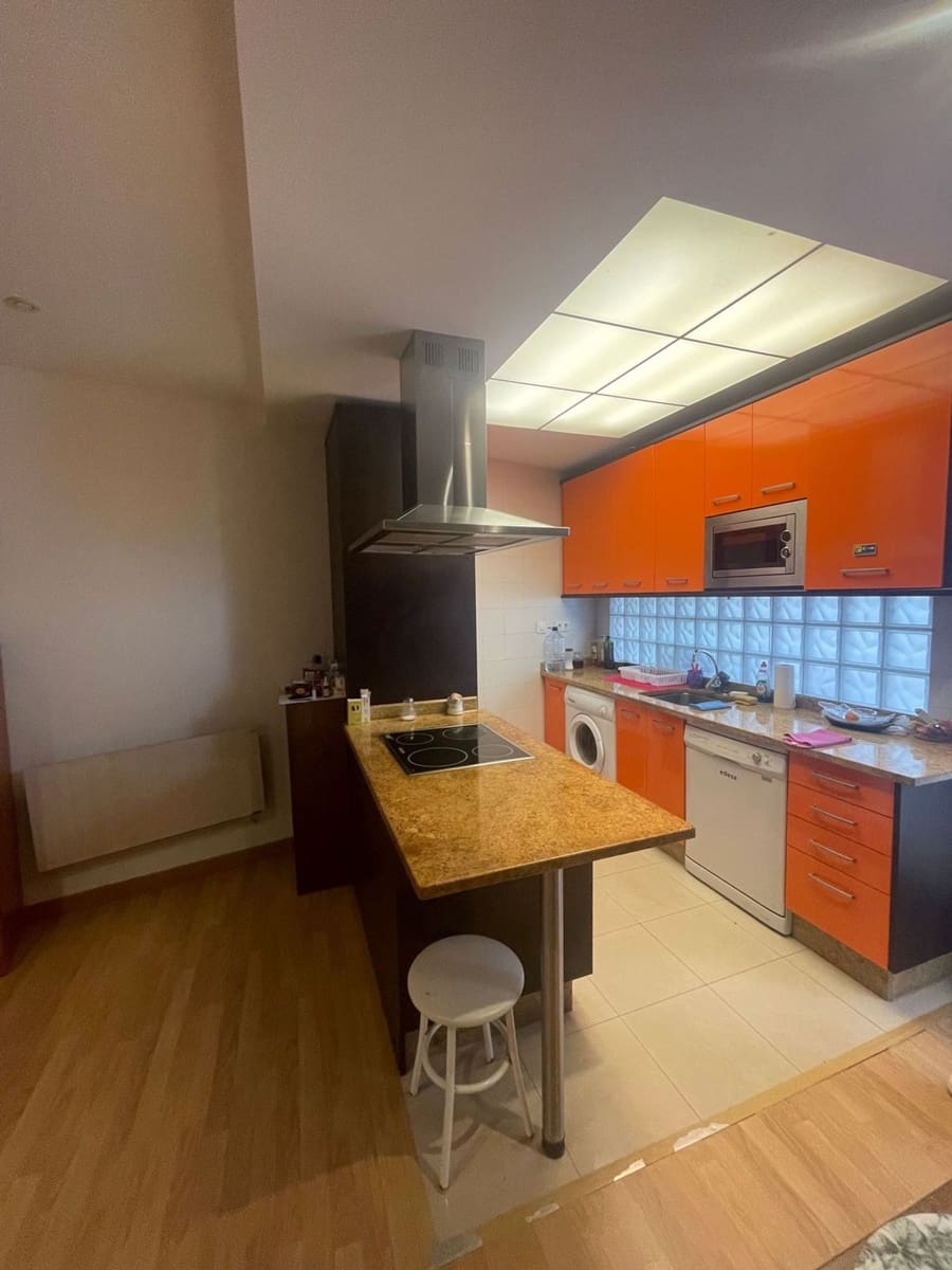 2 slaapkamer Appartement te koop in Luarca met garage - € 150.000 (Ref: 9153575)