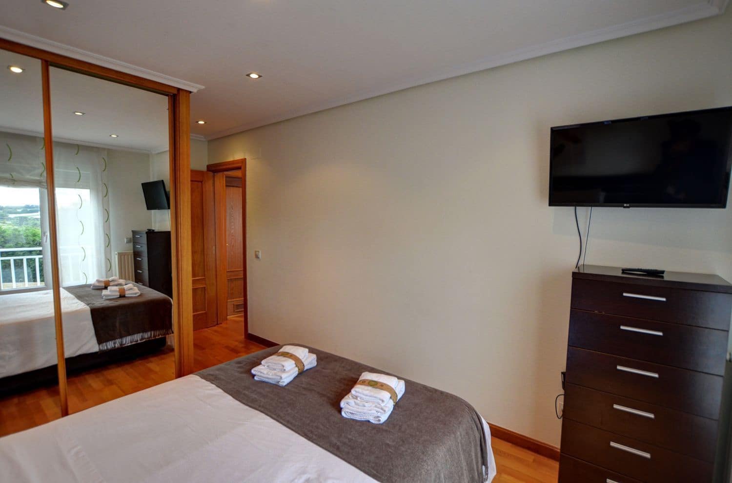 2 soveværelse Lejlighed til salg i Carreno med garage - € 269.000 (Ref: 9163316)