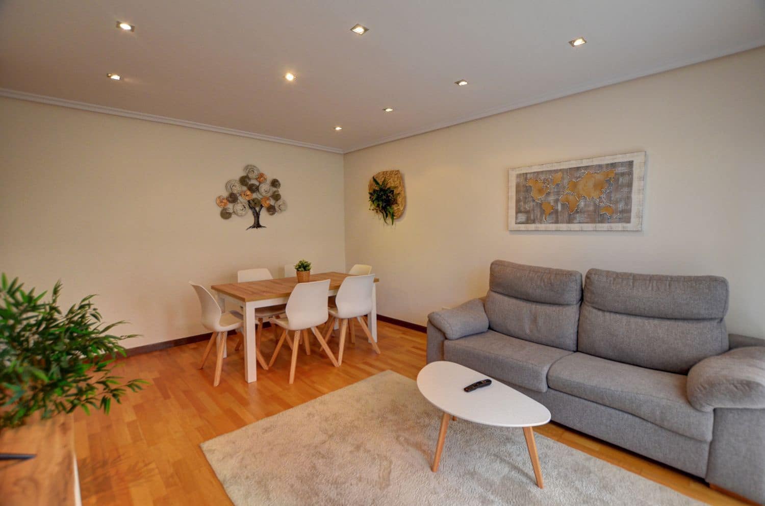 2 soveværelse Lejlighed til salg i Carreno med garage - € 269.000 (Ref: 9163316)