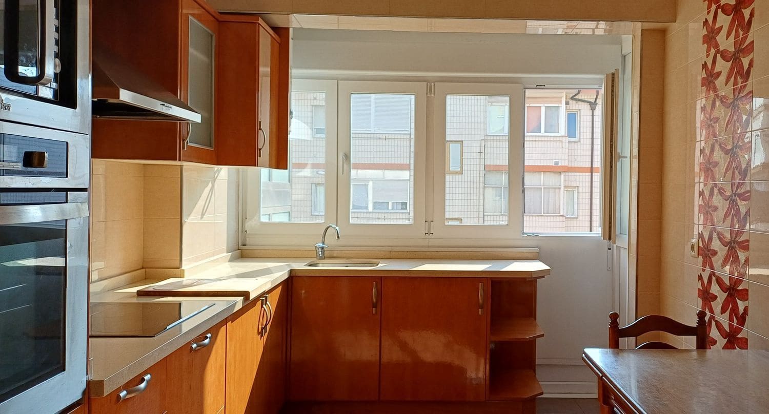 3 soveværelse Lejlighed til salg i Gijon med garage - € 178.000 (Ref: 9183299)