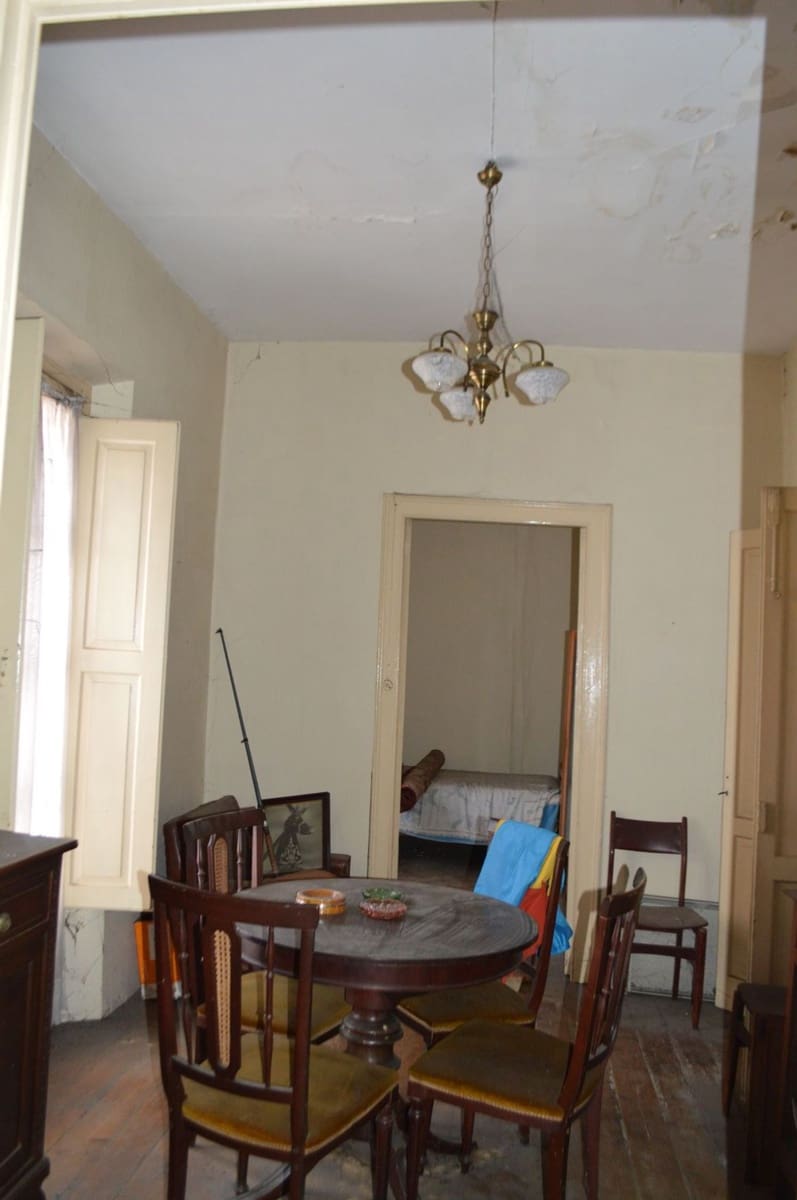 5 soverom Hus til salgs i Norena med garasje - € 80 000 (Ref: 9187972)