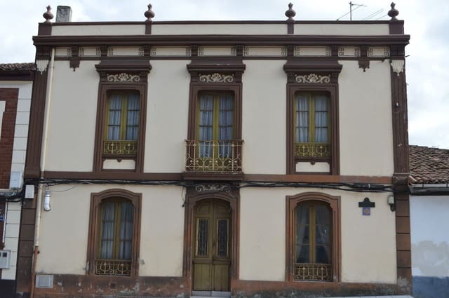 5 quarto Casa em Banda para venda em Noreña com garagem - 80 000 € (Ref: 9187972)