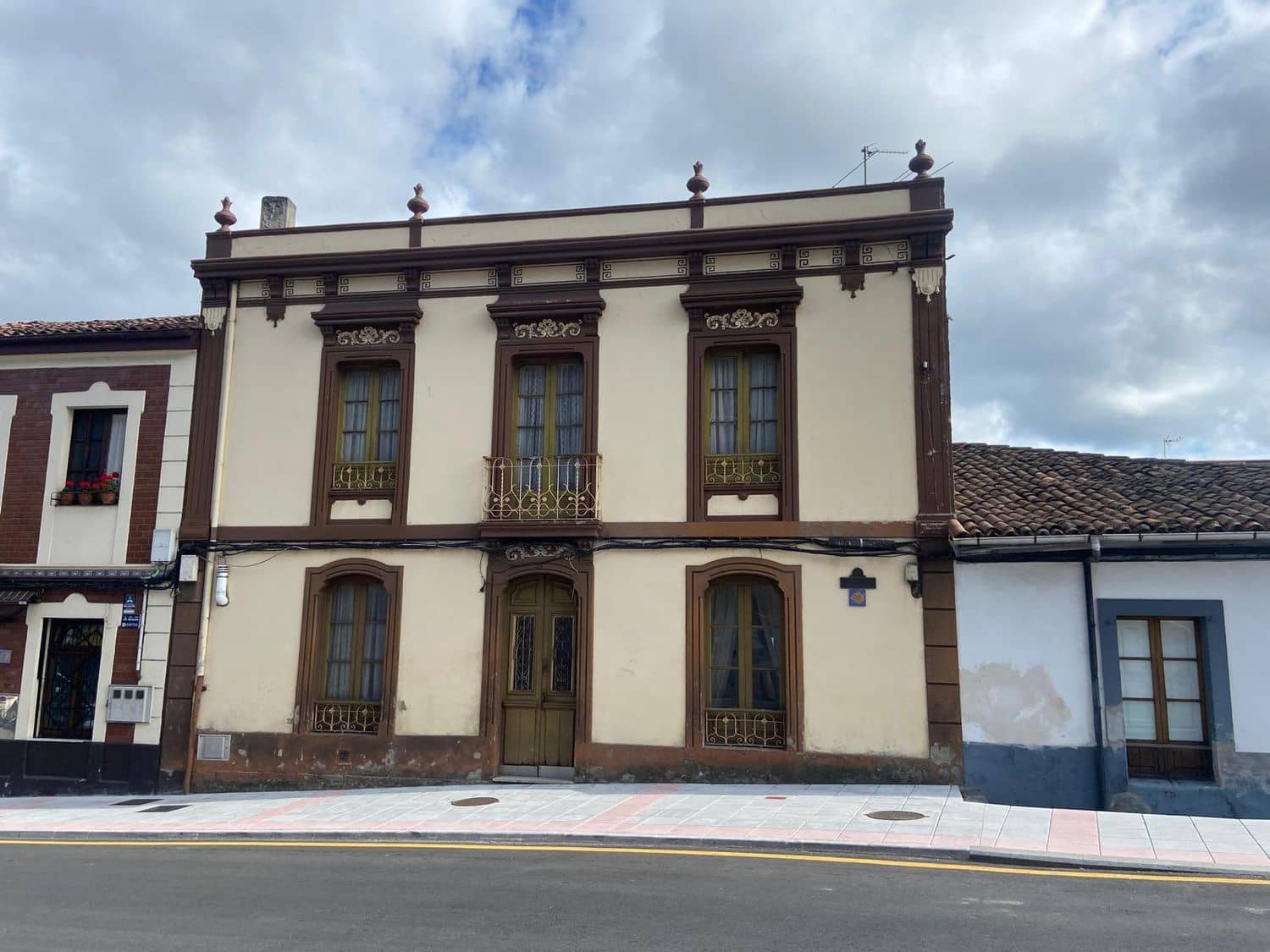 5 soverom Hus til salgs i Norena med garasje - € 80 000 (Ref: 9187972)