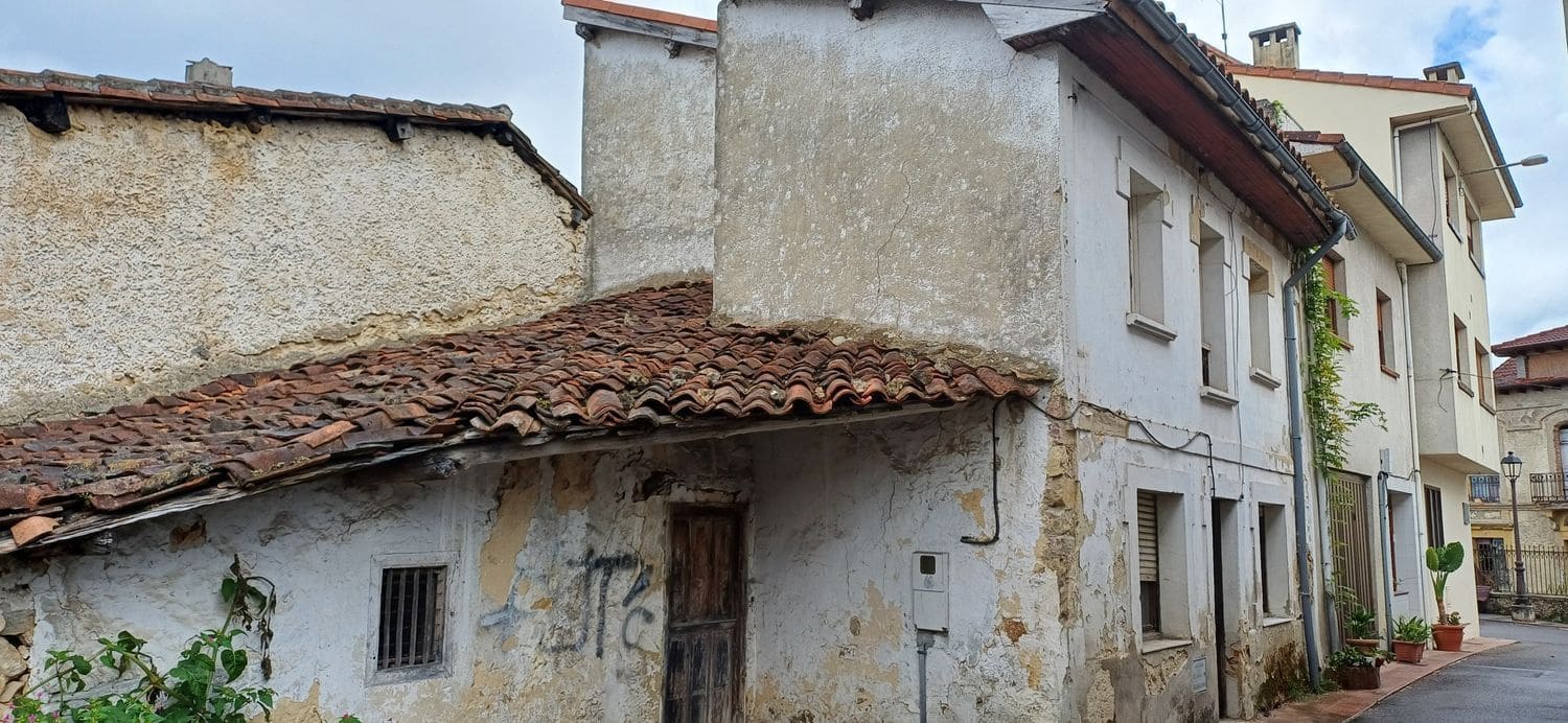 3 slaapkamer Huis te koop in Nava met garage - € 77.000 (Ref: 9189031)