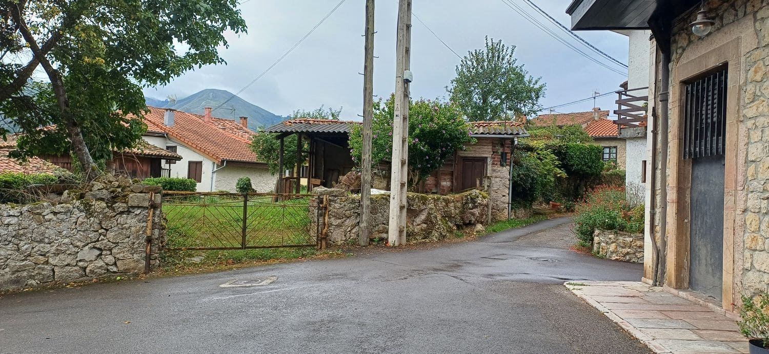 3 slaapkamer Huis te koop in Nava met garage - € 77.000 (Ref: 9189031)