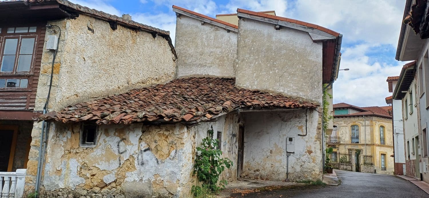 3 slaapkamer Huis te koop in Nava met garage - € 77.000 (Ref: 9189031)