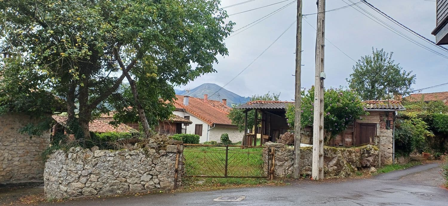 3 slaapkamer Huis te koop in Nava met garage - € 77.000 (Ref: 9189031)